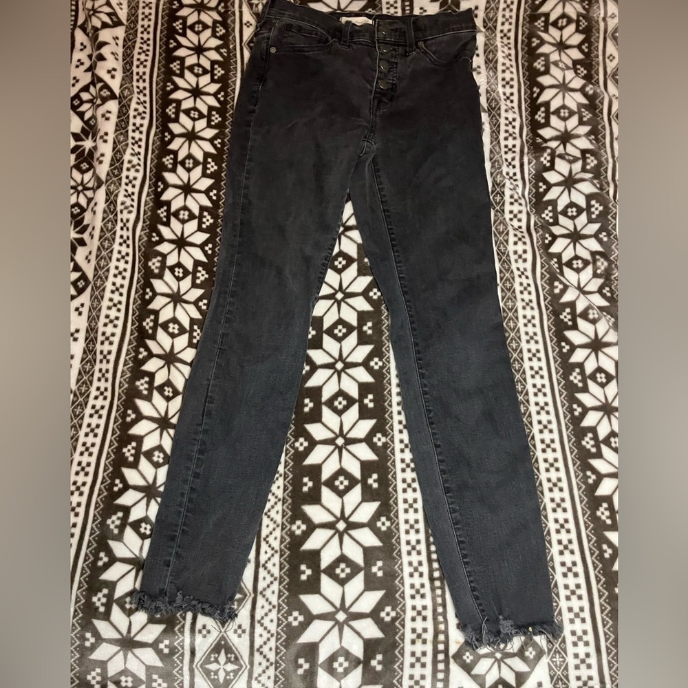 Madewell 9”Mid-Rise skinny jeans button down